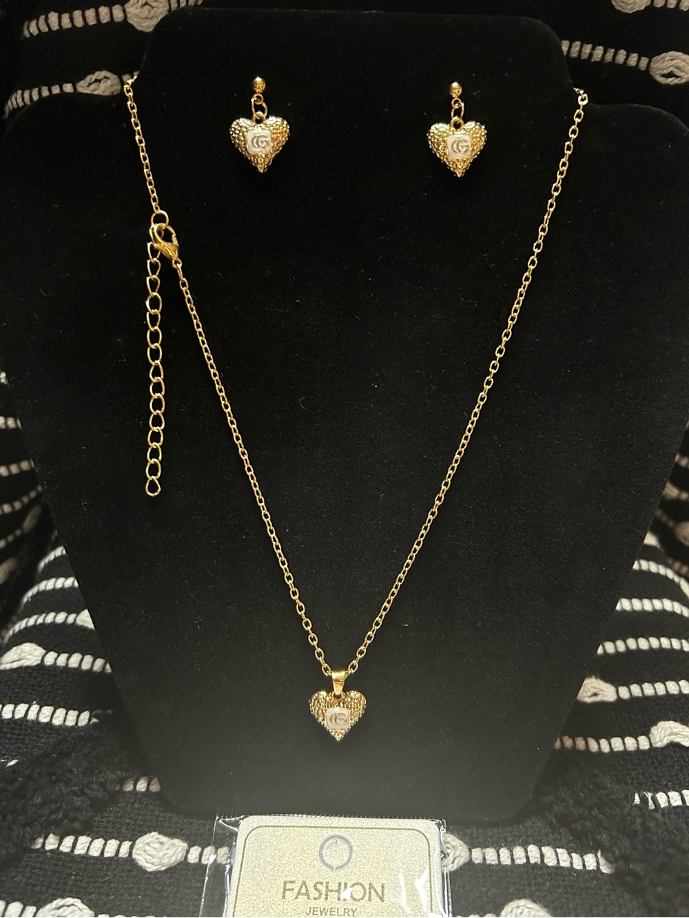 Fashion Jewelry Gold Heart Pendant Necklace with Matching Earrings